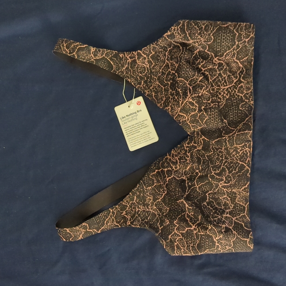 Lululemon sports bra size S brand new